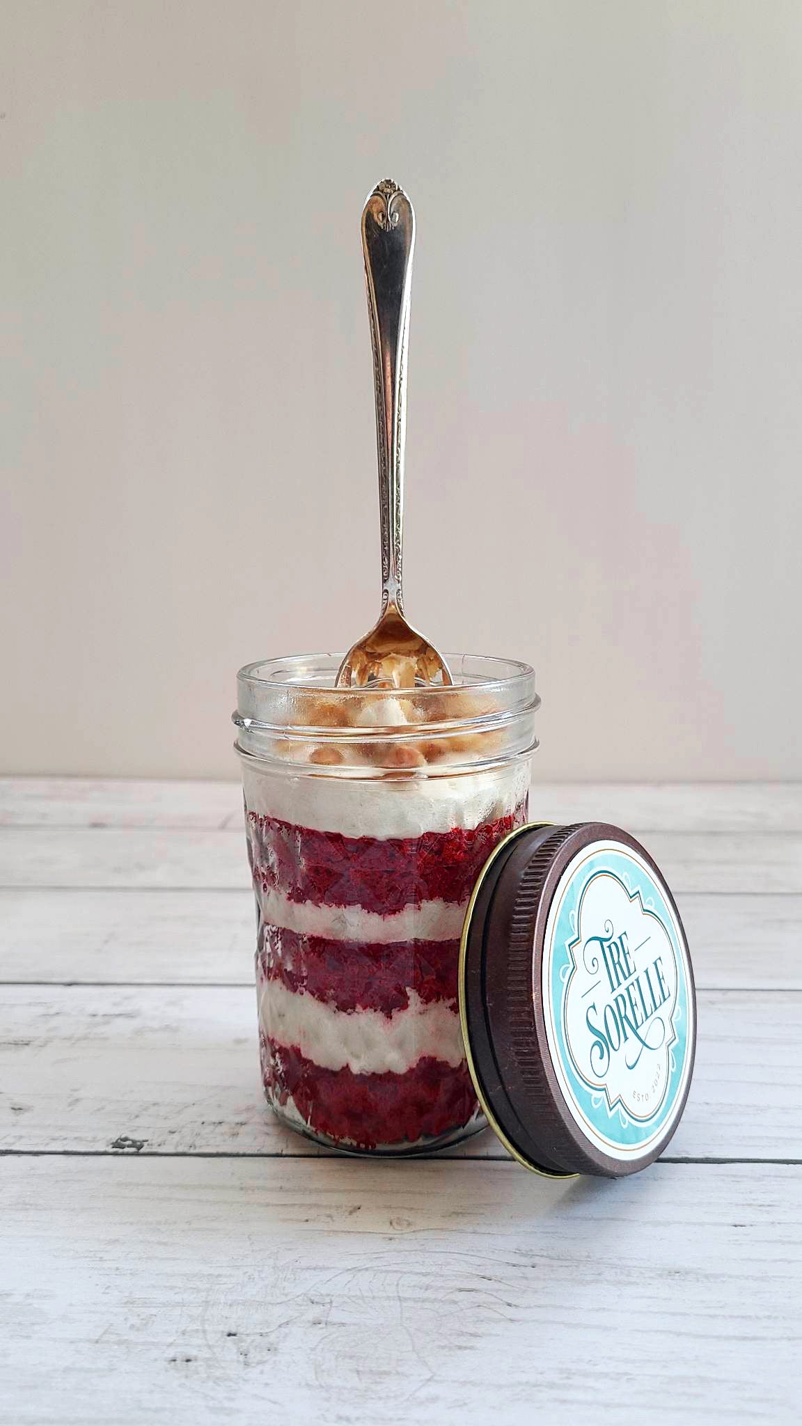 Red Velvet cake-in-a-jar - Tre Sorelle